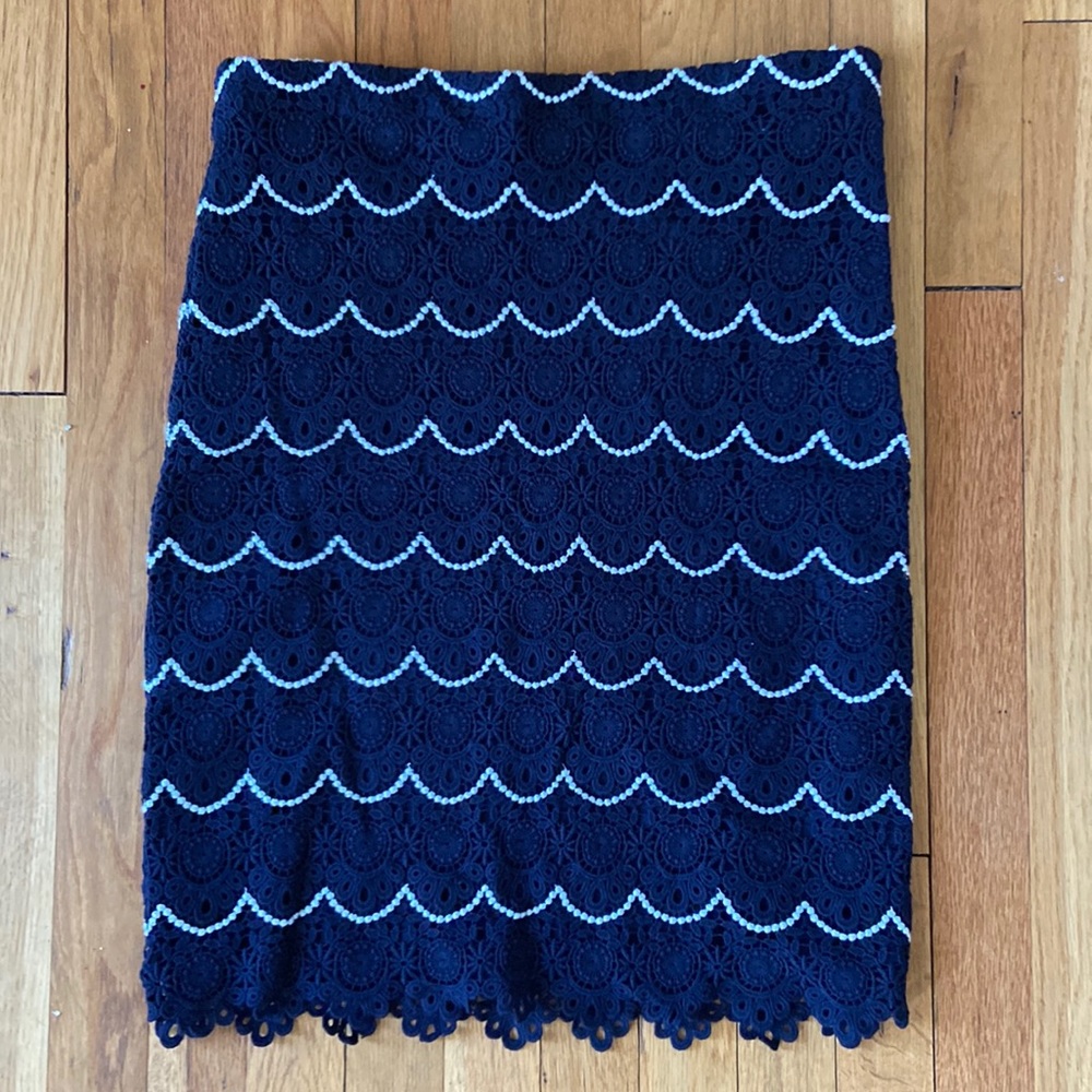EUC 41 Hawthorn Navy and White Crochet Skirt Lace Detail size L